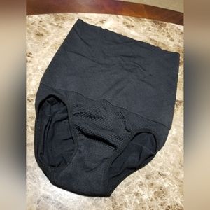 New Black Soft Shapewear with 4 Flex Bones-L